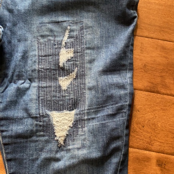 Distressed jeans - Picture 2 of 5